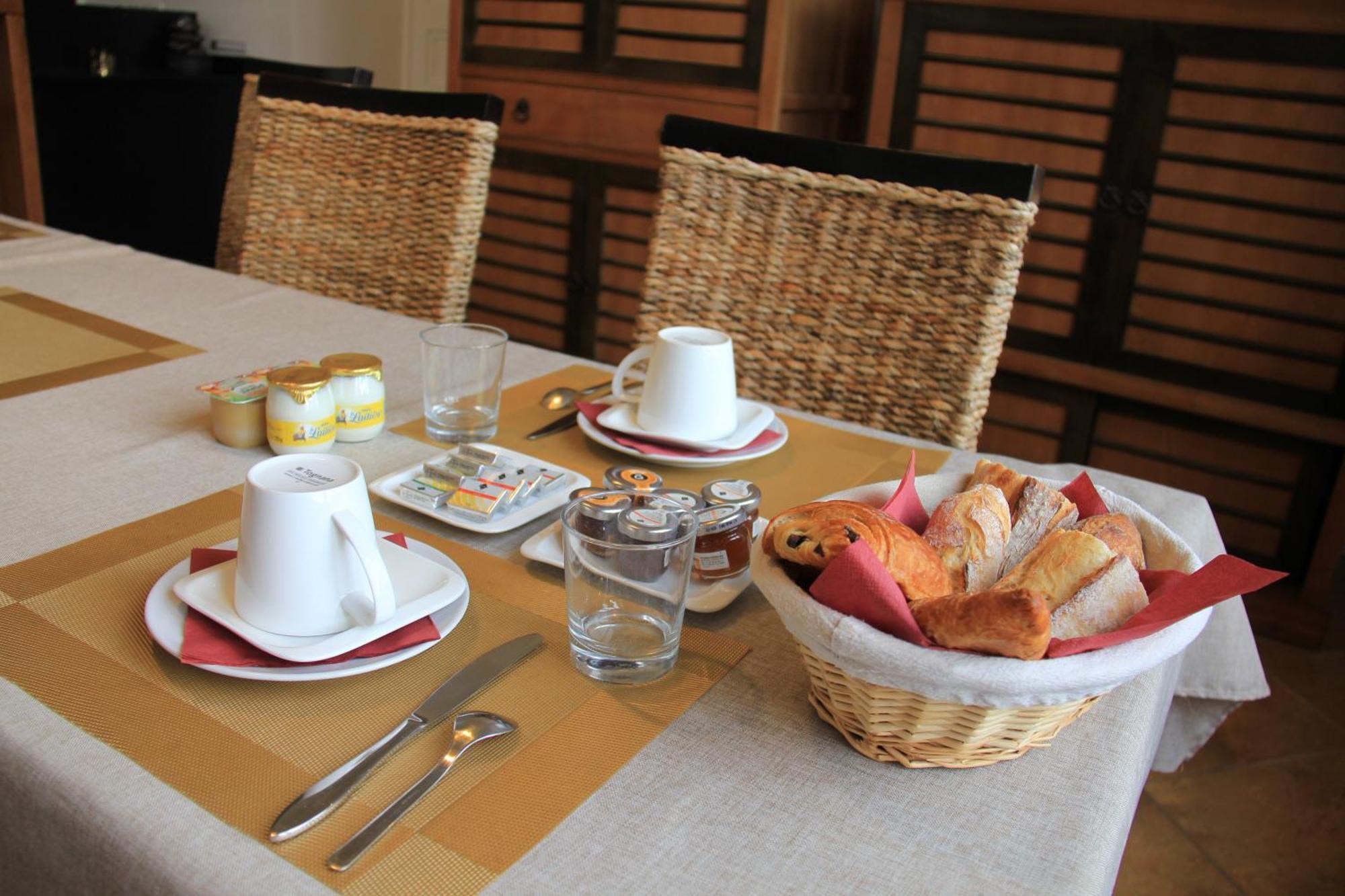 Bed and Breakfast Domaine De La Tisnere Gelos Экстерьер фото